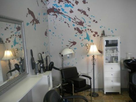 A more controlled way to add a splattered-paint design to a wall Paint Splatter Wall, Fabric Wall Panels, Splatter Painting, Painted Brick Walls, Diy Mural, Ombre Wall, Diy Wall Painting, Diy Wand, Striped Walls