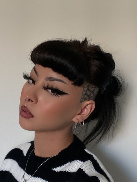 Hair Styles Goth, Goth Haircut, Side Shaved Hair, Grunge Beauty, Aesthetic Pretty Girl, Side Shaved, Braided Crown Hairstyles, Braided Crown, Halloween Costumes 2022