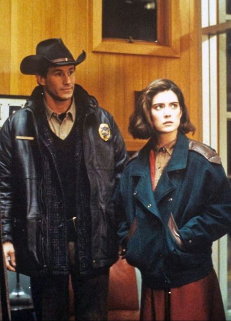 Michael Ontkean + Lara Flynn Boyle in Twin Peaks Michael Ontkean, Lara Flynn Boyle, Jobeth Williams, Agent Dale Cooper, Dale Cooper, Queen Love, Special Agent, Lights Camera Action, Twin Peaks