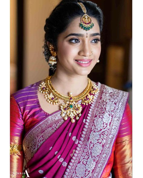 South Indian Wedding Saree, Engagement Saree, Indian Saree Blouses Designs, Half Saree Designs, Indian Brides, Maang Tikka, Wedding Saree Indian, Gold Wedding Jewelry, Wedding Jewellery Collection