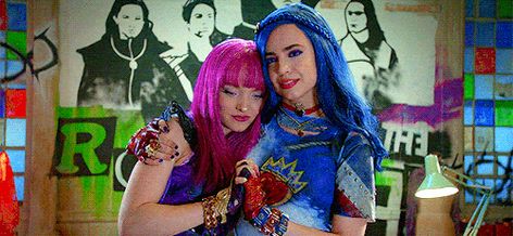 Disney Iconic Duos Girls, Mal And Evie Descendants, Descendants Music, Descendants Videos, Disney Descendants Characters, Disney Descendants 2, Disney Punk, Evie Descendants, Mal Descendants