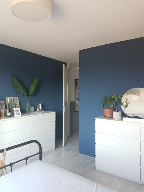 Denim Blue Interior, Denim Blue Bedroom Ideas, Denim Blue Bedroom, Blue Wall Painting Ideas, Denim Bedroom, Japandi Interiors Bedroom, Bedroom Decor Master For Couples, Home Wall Colour, Interiors Bedroom