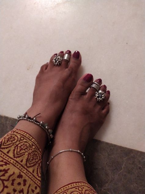 Traditional toe rings Indian Toe Rings, Rings Indian, Jewelry Styling, Silver Toe Rings, Indian Aesthetic, Toe Ring, Foot Jewelry, Married Woman, Toe Rings