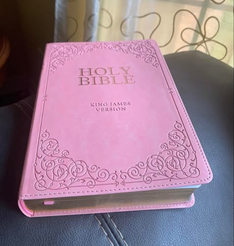 Bibles To Buy, Bible To Buy, Christian Wishlist, Pretty Bibles, Pink Bible, Lux Gifts, Christian Art Gifts, Bible King James Version, Cute Bibles