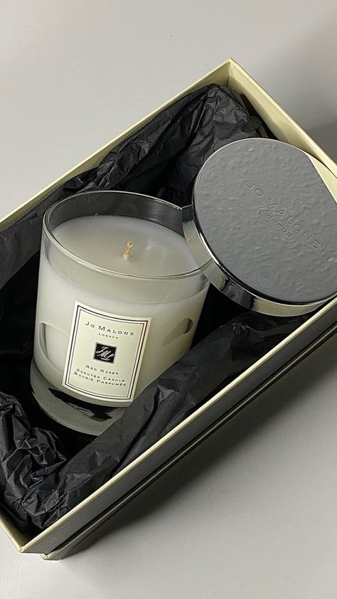 Jo Malone Candle Aesthetic, La Mer Cream, Jo Malone Red Roses, Travel Candles, Home Spray, Candle Aesthetic, Candle Inspiration, Coastal Chic, Jo Malone London