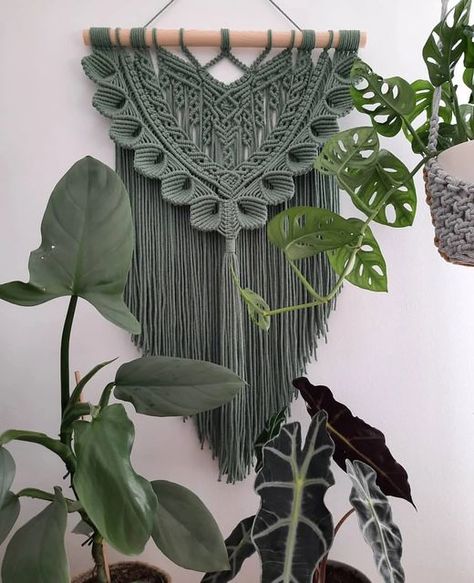 Macrame Wall Hanging Ideas, Art Macramé, Green Macrame, Pola Macrame, Boho Macrame Wall Hanging, Macrame Wall Hanging Diy, Macrame Wall Hanging Patterns, Wall Hanging Crafts, Large Macrame Wall Hanging