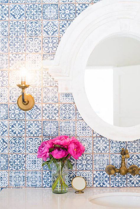 Spanish Tile Bathroom, Blue And White Tiles, Spanish Style Bathrooms, Spanish Bathroom, Bathroom White, Tiles Ideas, Small Bathroom Storage, Trendy Bathroom, Blue Bathroom