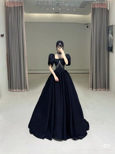 Black Princess Gown, Black Princess Dress, Ball Gowns Fantasy, Detail Couture, Black Sparkly Dress, Black Ball Gown, Pretty Quinceanera Dresses, Gowns Dresses Elegant, Fancy Wedding Dresses