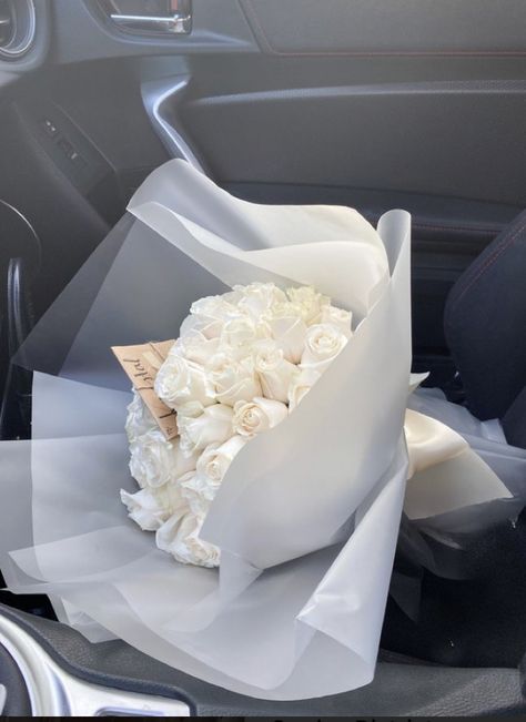 Rosen Box, Boquette Flowers, Flowers Bouquet Gift, Flower Therapy, Beautiful Bouquet Of Flowers, Beautiful Flower Arrangements, Luxury Flowers, White Bouquet, Beautiful Bouquet