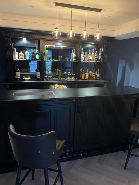 Dark Grey Man Cave, Black Bar Ideas For Home Basement, Home Bar Paint Colors, All Black Bar, Lounge Decorating Ideas, Black Home Bar, Dark Blue Bar, Bar Lounge Room Ideas, Basement Vibes