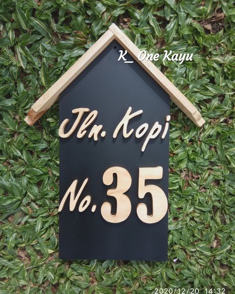 Nomor rumah kayu Jati Belanda/ Pinus / Palet Hub telp/WA: 085264591231 Hanging Door, Wood Craft, Name Plate, Bird Houses, Wood Crafts, Woodworking, Exterior, Wood, Quick Saves