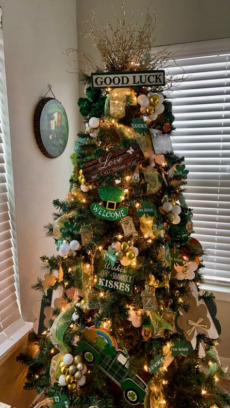 Saint Patricks Day Tree Decorations, St Patricks Tree Decor, March Christmas Tree Ideas, St Patricks Day Tree Decor, Monthly Tree Decorating Ideas, St Patricks Day Christmas Tree Ideas, St Patrick’s Day Tree Decorations, St. Patrick’s Day Christmas Tree, New Years Tree Decoration