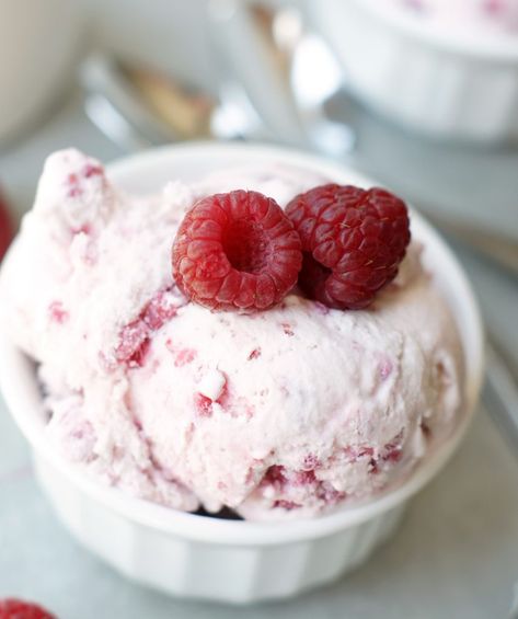 Raspberry Ice Cream Recipe, Cuisinart Ice Cream, Cuisinart Ice Cream Maker, Raspberry Ice Cream, Ice Cream Maker Recipes, Raspberry Recipes, Homemade Ice Cream Recipes, Cold Treats, Ice Cream Popsicles