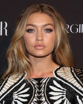 Rounded Eyebrows:  Gigi Hadid has said that she avoids over-plucking her brows and has maintained her naturally fuller, rounded-shaped brows since she was a kid. Round Eyebrows, Celebrity Eyebrows, Fall Makeup Trend, Makeup Tip, Red Carpet Beauty, Make Up Inspiration, Beauty Make-up, Glow Skin, Cindy Kimberly