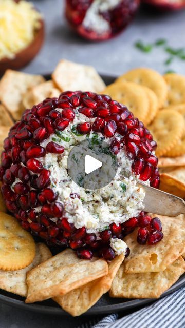 Pomegranate White Cheddar Cheese Ball, Christmas Ornament Cheese Ball, Pomegranate Appetizers, White Cheddar Cheese Ball, Cheese Ideas, Cheddar Cheese Ball, Best Christmas Appetizers, Tiny Bites, Easy Healthy Meals