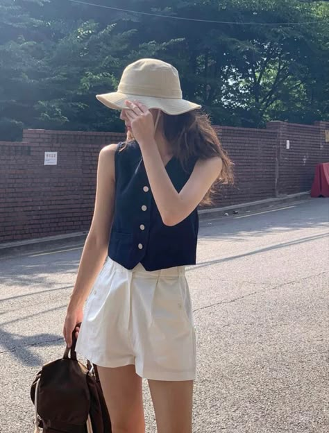 Wide Shorts Outfit, Singapore Outfit Ideas, Korea Summer Outfit, Singapore Fits, Japan Summer Outfit, Singapore Outfit, Korean Summer Outfits, Korean Summer, Wide Leg Shorts