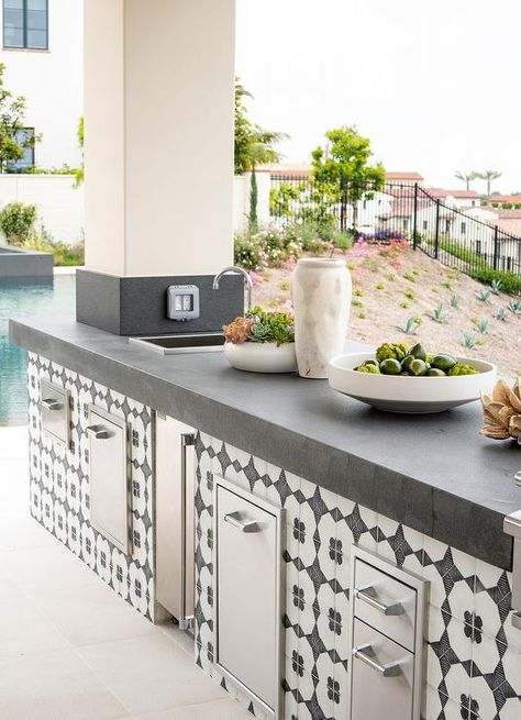 Concrete Outdoor Kitchen, Concrete Countertops Outdoor Kitchen, Concrete Countertops Outdoor, White Porcelain Tile, Kitchen Transitional, Bar Exterior, Outdoor Kitchen Bars, Outdoor Bbq Kitchen, Outdoor Sinks