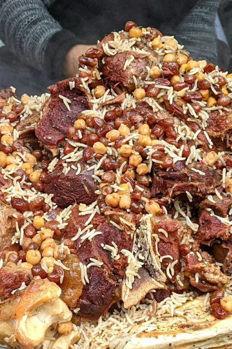 Peshawar Kabuli Pulao Recipe Pulao Recipe, Cutlery Holder, Lamb Recipes, Garlic Paste, Garam Masala, Meat Dishes, Food Recipe, Dried Fruit, Food Hacks