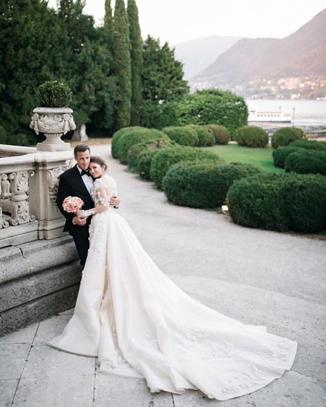 2 In 1 Wedding Dress, Wedding Portrait Poses, Lake Como Wedding, European Wedding, Occasion Dresses Wedding, Wedding Session, Traditional Bride, Jewelry Nails, Wedding Photos Poses