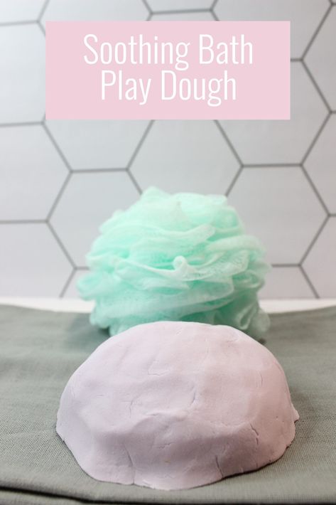 Playing with play dough in the bathtub? Yes! This soothing bath play dough is a lot of fun and really easy to make.The sensory play with the play dough containing lavender essential oil will create for a relaxing bath before bedtime or use it on a tough day when the kids need something to help them soothe their big feelings. Sensory Bath Ideas, Bath Activities For Toddlers, Swimming Teacher, Bath Activities, Confidence Activities, Scented Play Dough, Toddler Bath Time, Bath Diy, Big Feelings