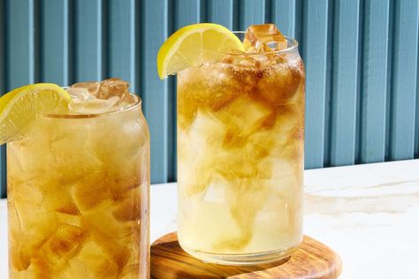 Go Big or Go Home. Texas Tea Lives up to Its Super-Sized Reputation Texas Tea Recipe, Tea Cocktail Recipes, Texas Tea, Booze Drink, Ice Cream Drinks, Drink Syrups, Homemade Liquor, Gin Lemon, One Pot Dinners