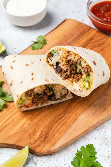 Craving something easy and tasty? These quick ground beef burritos are perfect for dinner! Packed with flavor, they’re an easy, delicious meal you’ll love! Hamburger Burrito, Beef Burrito Recipes, Dinner Burritos, Ground Beef Burritos, Beef And Bean Burritos, Healthy Burritos, Burritos Beef, Beef Burrito Recipe, Beef Burritos