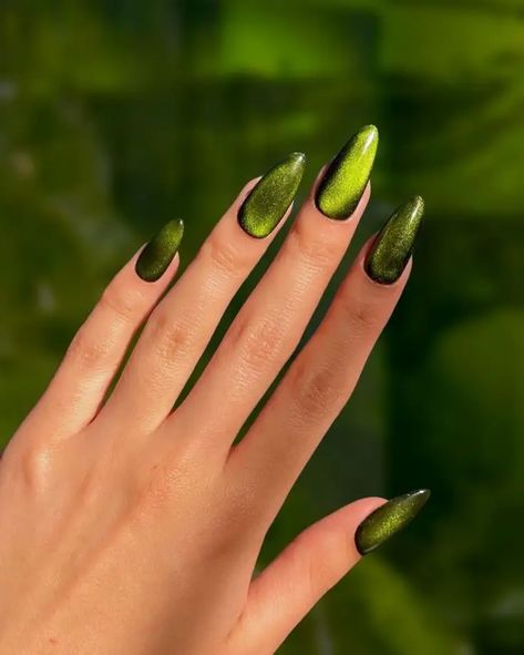 20 Stunning Fall Cat Eye Nail Ideas for 2024: Short, Red, Black, Almond, and Green Designs Fall Cat, Cat Eye Nail, Fall Cats, Green Nail Designs, Green Cat, Eye Nails, Cleansing Pads, Black Cat Eyes, Cat Eye Nails