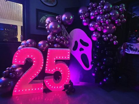 Ghost Face Themed Party, Scream Movie Birthday Decorations, Scream Birthday Party Girl, Scream Movie Birthday Party Pink, Scream Bday Party, Ghost Face Party Ideas, Scream Ghostface Birthday Party, Pink Ghostface Birthday, Ghost Face Party