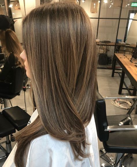 Rambut Brunette, Black Hair Balayage, Honey Brown Hair, Brown Hair Looks, Brown Hair Inspo, Brunette Hair With Highlights, Hair Streaks, Brown Hair Balayage, Light Hair Color