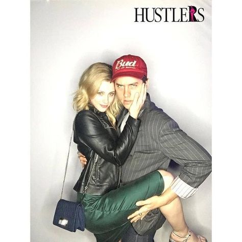 Lili Reinhart and Cole Sprouse at Hustlers wrap party back in May. Happy birthday Lili ♥ Riverdale Betty And Jughead, Riverdale Poster, Lili Reinhart And Cole Sprouse, Cole Spouse, Cole Sprouse Jughead, Cole M Sprouse, Riverdale Betty, Astrid Hiccup, Riverdale Characters