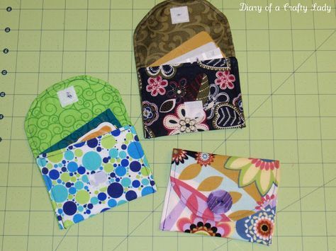 Credit Card Holder.  This is what I was looking for and I could line them with foil inside to protect against credit card fraud. Homemade Handbags, Credit Card Holder Pattern, Onesie Diy, Card Wallet Pattern, Felt Wallet, Card Holder Diy, Credit Card Pouch, Credit Card Design, Card Purse