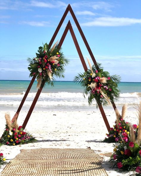 Boutique Wedding Florist |MX on Instagram: “2019 is almost gone and we keep doing our best!! This is final set up and details for N+R wedding today Venue: @akiinevents Wedding…” Double Triangle Wedding Arch, Tropical Wedding Arch, Beach Wedding Pics, Wedding Arch Ideas, Arch Ideas, Dream Beach Wedding, Double Triangle, Tropical Beach Wedding, Costa Rica Wedding