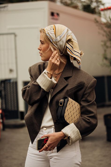 London Street Fashion, Editorial Vogue, Fashion Week Dresses, 2020 Street Style, Vogue Vintage, Earring Accessories, Nyc Fashion Week, Tokyo Fashion Week, Fashion Week Outfit