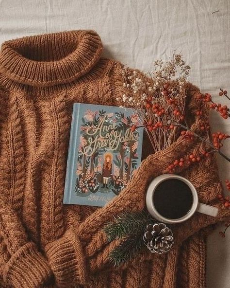 little things Autumn Flatlay, Book Flatlay, Book Photography Instagram, So Done, Autumn Instagram, Bookstagram Inspiration, Winter Books, Book Instagram, Fallen Book