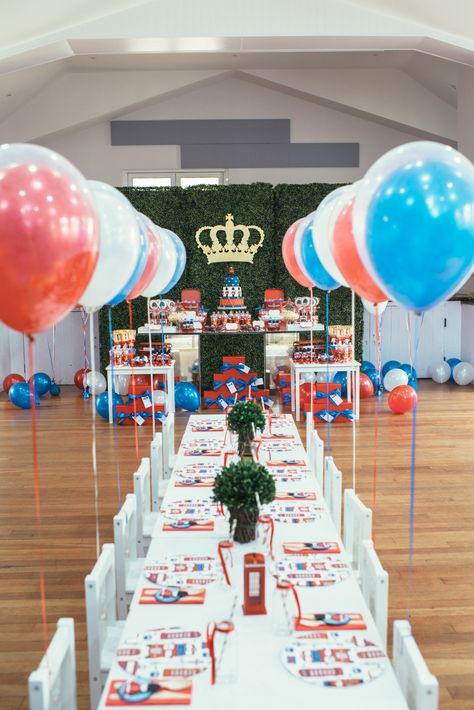 Adorable London inspired 1st birthday party! | Photography: Nisha Ravji - www.nisharavji.com   Read More: http://www.stylemepretty.com/living/2014/09/05/london-calling-1st-birthday-party/ London Theme Parties, Paddington Party, British Themed Parties, Paddington Bear Party, Thomas Party, England Party, British Party, Kids Party Planning, London Theme