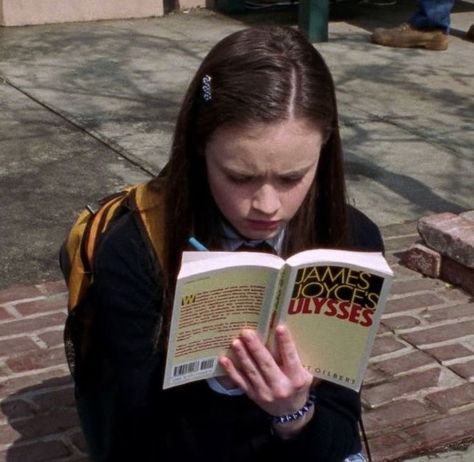 Rory Gilmore, On The Ground, Gilmore Girls, A Book, A Girl, Reading