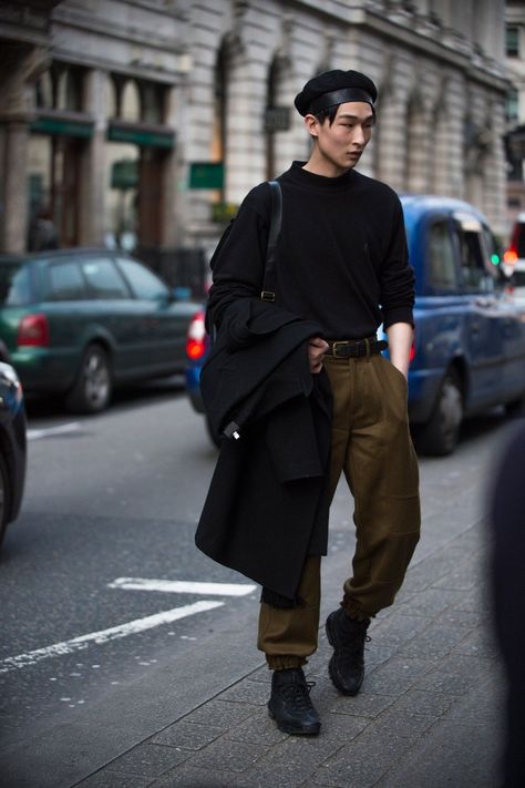 The strongest looks on the street at LCM | London Collections Men A/W '16 street style | British GQ Asian Street Style Men, Asian Streetwear Fashion, Indie Fashion Men, Japanese Street Fashion Men, Masculine Outfits, Japanese Mens Fashion, San Myshuno, Japanese Street Wear, Asian Streetwear