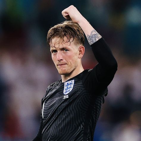 Jordan Pickford, Handsome Football Players, Looking Handsome, Mens Haircuts Short Hair, Cute Football Players, One Direction Louis, John Stones, England Football Team, England Players