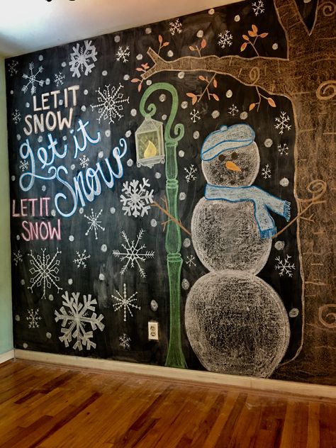 Let It Snow Christmas Decorations, Let It Snow Chalkboard Art, Winter Chalk Drawings, Chalk Wall Drawing Ideas, Winter Themed Chalkboard Art, Chalkboard Wall Christmas, Blackboard Drawing Ideas, Christmas Chalk Wall Ideas, Blackboard Christmas Ideas