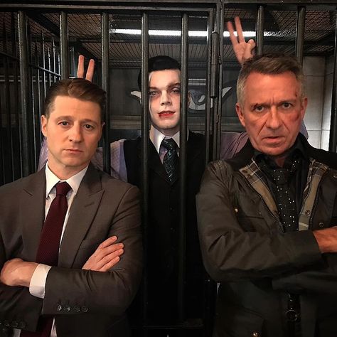 cameron riley monaghan, jeremiah valeska, jim gordon, james jordon, ben mckenzie, alfred pennyworth, sean pertwee, gotham, gotham bts, gotham cast, gotham city Cameron Monaghan Gotham, Gotham Show, Jerome Gotham, Sean Pertwee, Gotham News, Jeremiah Valeska, Gotham Cast, Gotham Joker, Gotham Tv Series