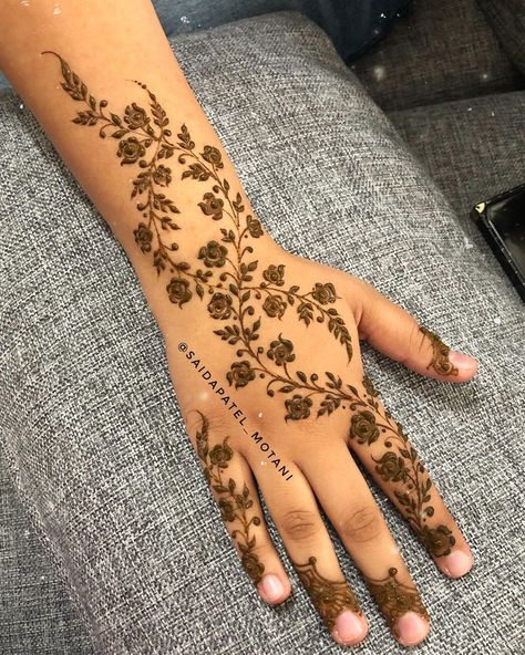 HENNA | ART on Instagram: “Floral henna 🥀 ♥️…” Spring Henna Designs, Henna With Flowers, Henna Tattoo Designs Rose, Rose Flower Henna Design, Floral Henna Designs Bridal, Simple Flower Henna Designs, Arabic Floral Henna Designs, Floral Henna Designs Simple, Henna Rose Designs