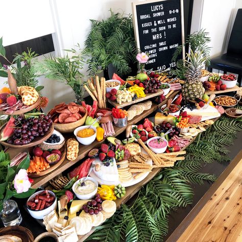 21st Birthday Grazing Table, Jungle Theme Grazing Table, Grazing Table With Desserts, Safari Grazing Table, Tropical Grazing Table, Grazing Table For 20, Grazing Table Ideas Birthday, Simple Grazing Table, Large Grazing Table