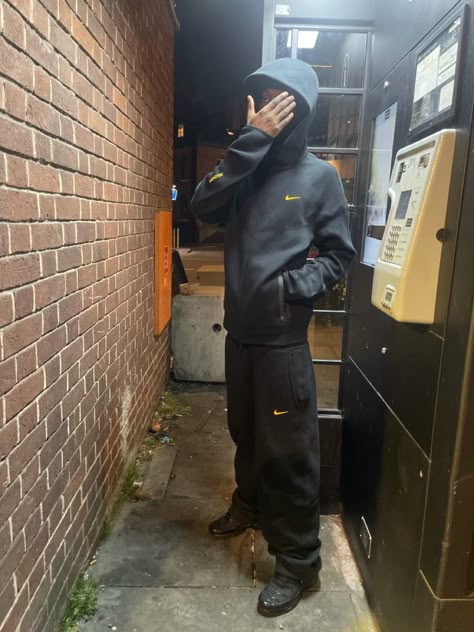 Hood Y2k Aesthetic, Nocta Tech Fleece, Windbreaker Pants Outfit, Nike Tech Outfit, Nike Tech Black, Nike Tech Fleece Outfit Men, Black Tech Fleece, Sweat Suits Outfits, Sporty Outfits Men