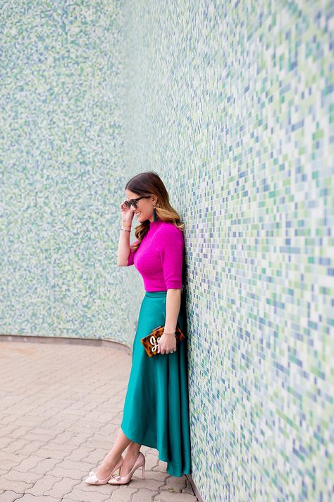 Emerald green skirt and fuchsia top Skirt Outfit Elegant, Green Satin Skirt Outfit, Green Satin Midi Skirt, Green Satin Skirt, Green Silk Skirt, Cheryl Style, Satin Skirt Outfit, Lake Style, Style Makeover