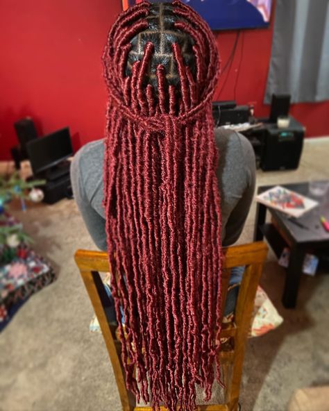 Locs With Barrel Ends, Maroon Locs, Soft Loc Styles, Soft Locs Bob, Burgundy Soft Locs, Hairstyles Birthday, Locs Bob, Burgundy Background Aesthetic, Soft Locs