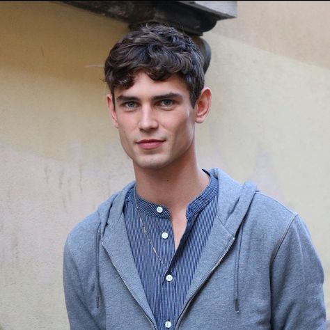 Savio Falcone, Dark Academia Hair, Aesthetic Outfit Men, Hairstyles Boy, Arthur Gosse, Big Nose Beauty, Mens Facial, Styles Hairstyles, Aesthetic Outfits Men