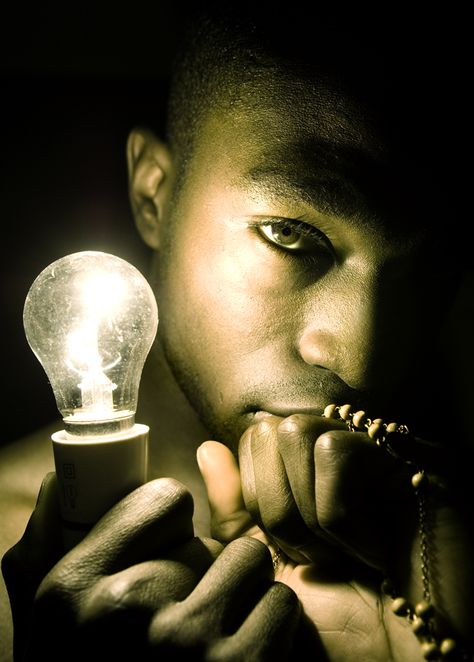 Lightbulb Photography, Bulb Photography, Portraiture Photography, Vintage Light Bulbs, Lightbulbs, Edison Bulb, Photography Inspo, Light Photography, Photography Ideas