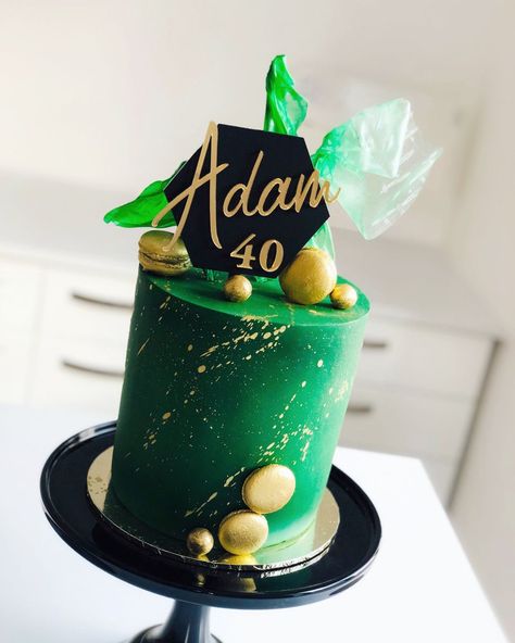 Green And Gold Cake Birthday For Men, Green Cake For Men, Green And Gold Cake Birthday, Splash Birthday Cake, Green And Gold Birthday Cake, Cake Verde, Green Birthday Cake, Mint Green Cakes, 40th Birthday Cakes For Men