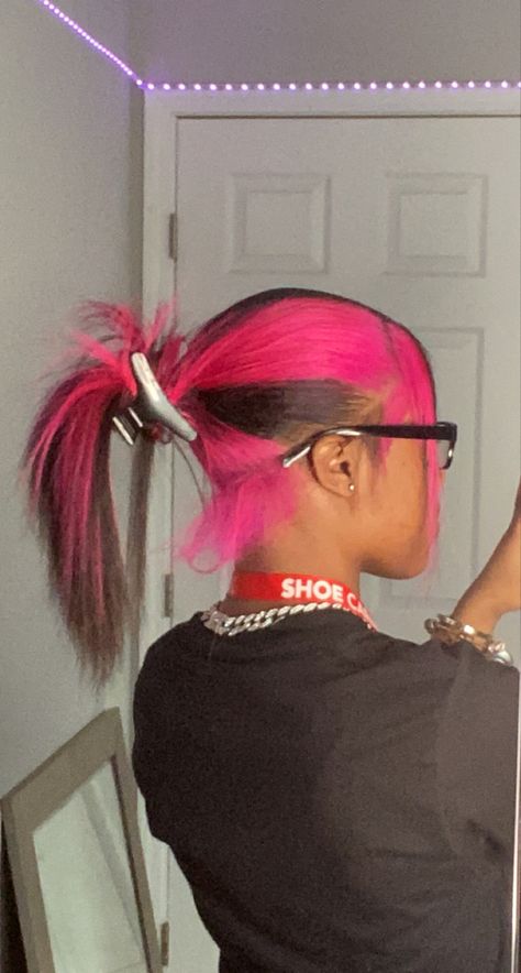 Black N Pink Hair, Pink Skunk Stripe, Dyed Hairstyles, Peekaboo Hair Colors, Hair Stripes, Pink And Black Hair, Skunk Stripe, Best Hair Dye, Pink Hair Dye