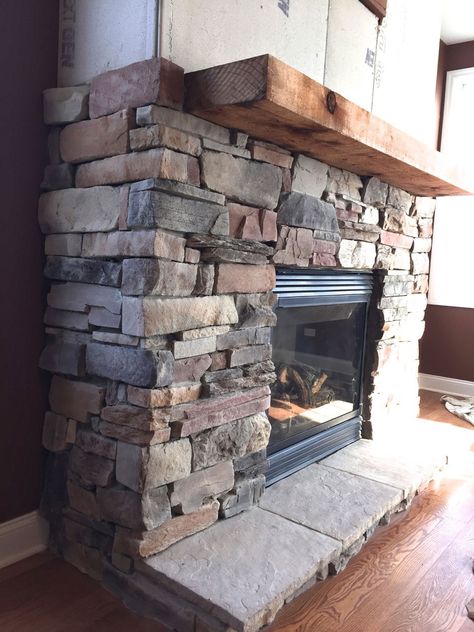 A step-by-step DIY stone veneer installation on a fireplace. In only 4 days, this customer took his fireplace from standard to AMAZING! Diy Stone Veneer, Diy Stone Fireplace, Faux Stone Fireplaces, Stone Veneer Fireplace, Stone Fireplace Makeover, Stone Fireplace Designs, Fireplace Facade, Candles In Fireplace, Rock Fireplaces